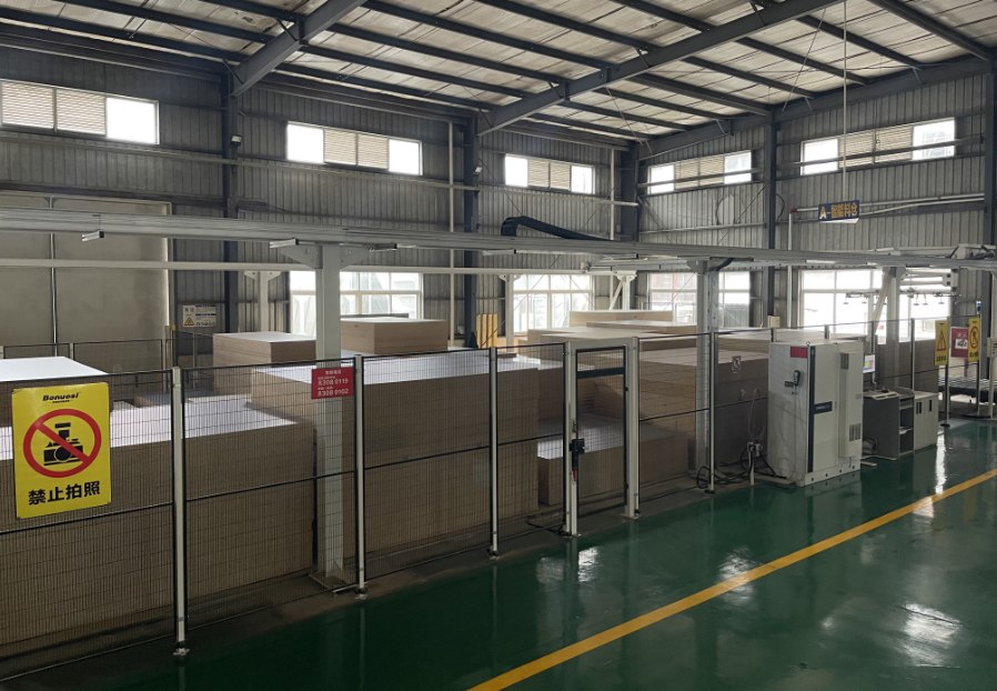 Edge banding at HAILI HOME factory